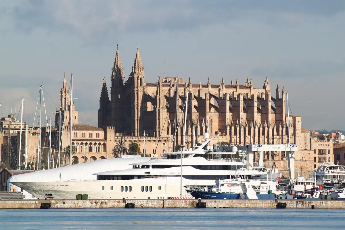 Palma Cathedral above the marina