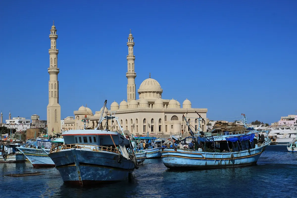 The harbour and mosque in Hurghada