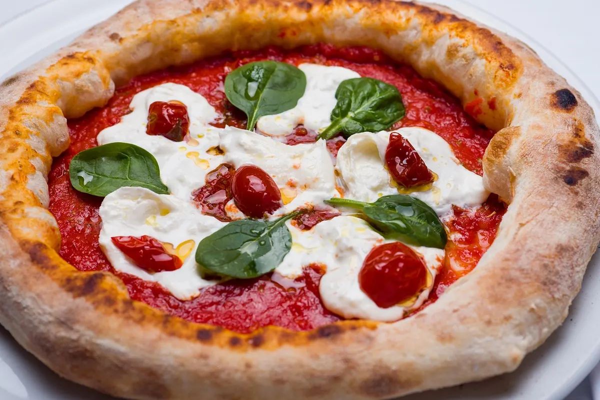 A Neapolitan pizza margherita