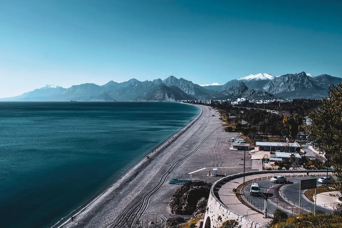Konyaaltı beach and the Beydağları mountains