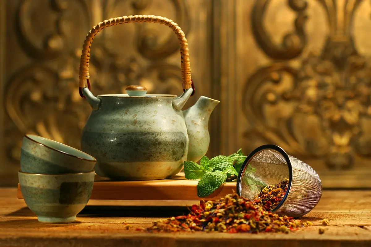Mint tea and a teapot
