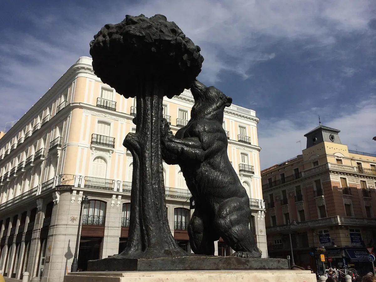 The Bear and the Strawberry Tree statue in Puerta del Sol