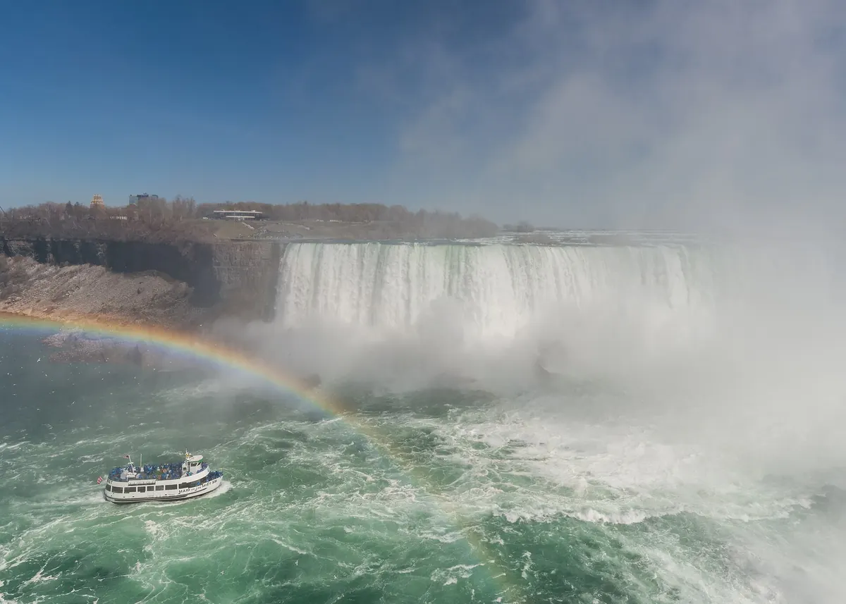 A Maid of the Mist boat approaching the Horseshoe Falls