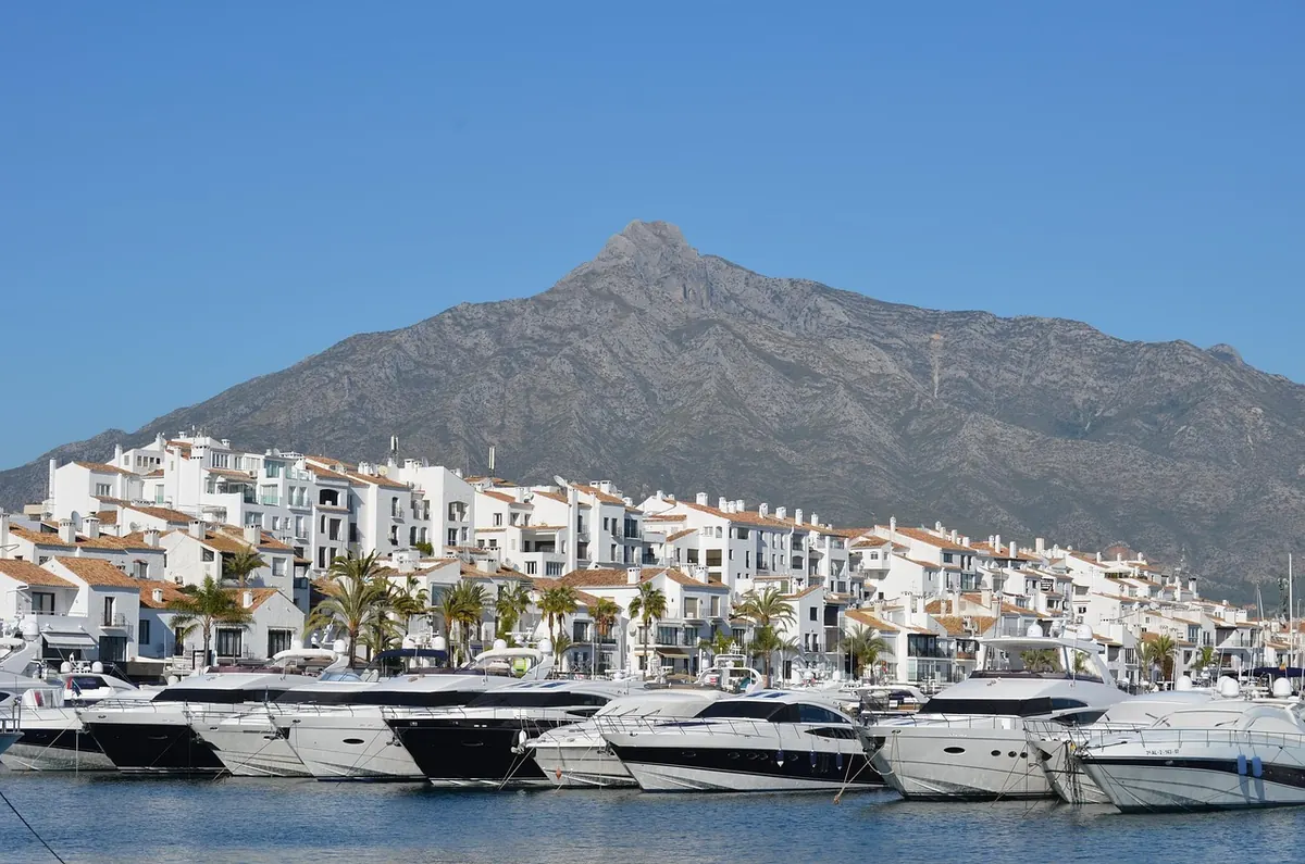 Puerto Banús marina with La Concha mountain behind