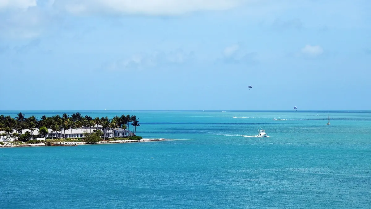 Turquoise water off a Key West beach