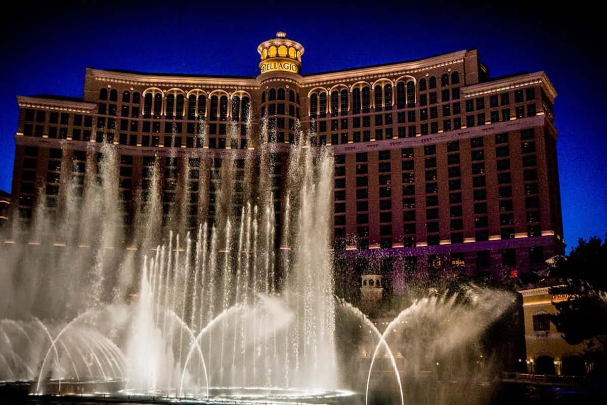 The Bellagio fountains in Las Vegas at night