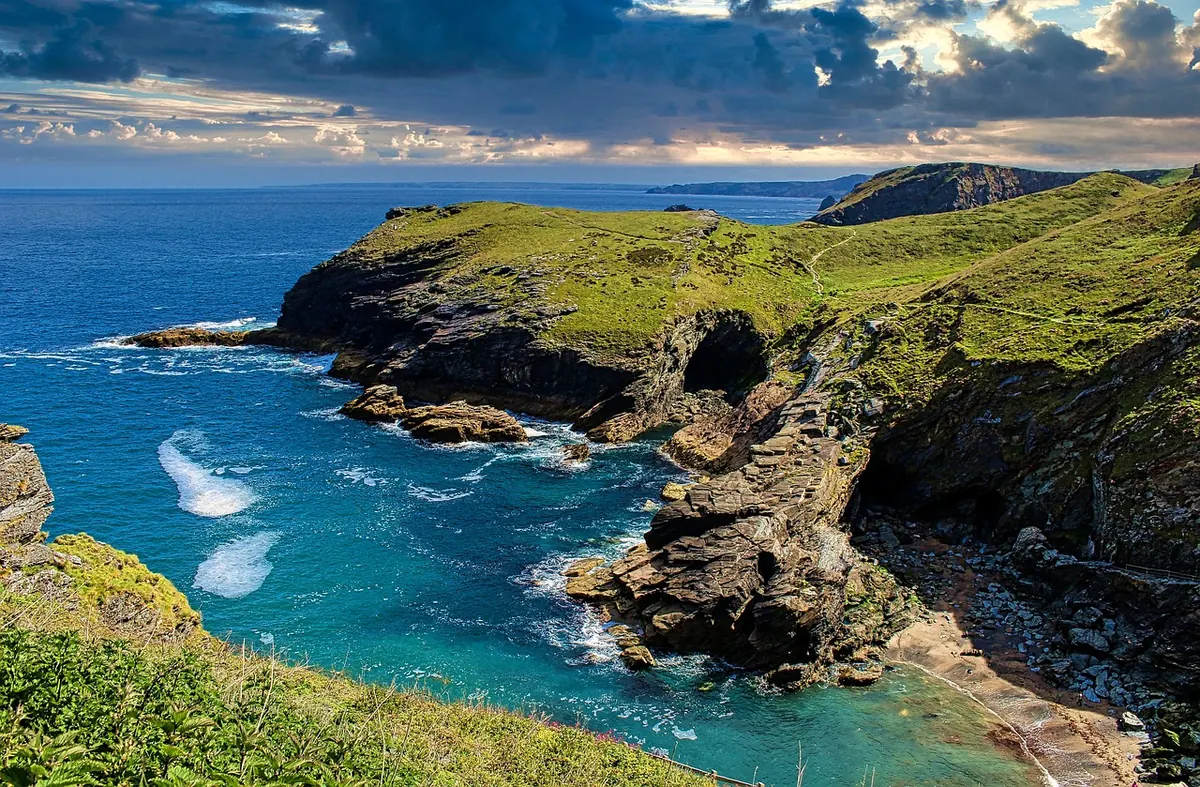 Rocky sea cliffs on the Cornish coast
