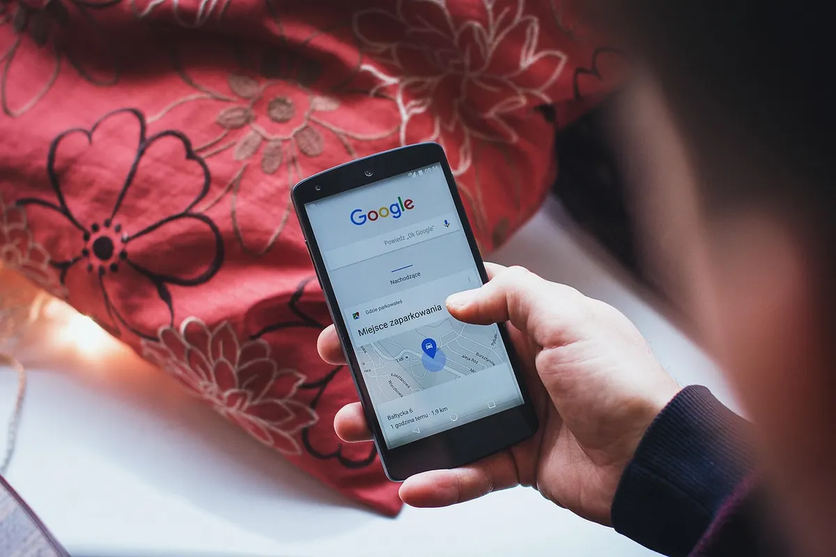 Following the route on a phone map