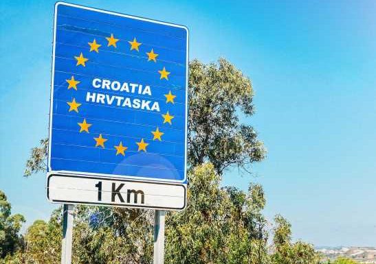 More than 40 travellers try to enter Croatia with fake Covid-19 tests