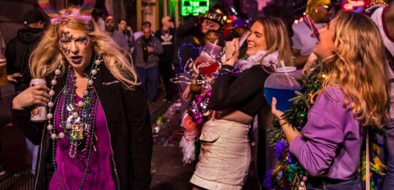 New Orleans is closing bars ahead of Mardi Gras after large crowds were spotted in the French Quarter last weekend