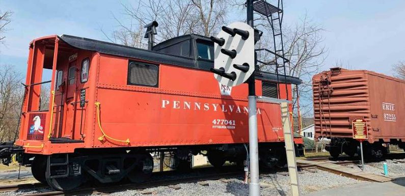 This Restored Caboose From 1941 Is the Perfect Airbnb for Train Lovers