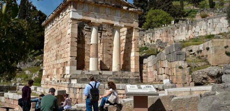 Greece Preparing to Welcome Tourists, Including Americans, Back on May 15