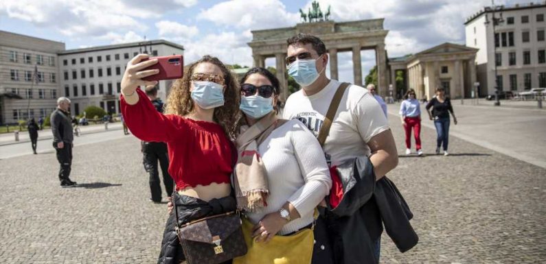 Vaccinated Americans Will Likely Be Allowed to Travel to Europe This Summer, Report Says