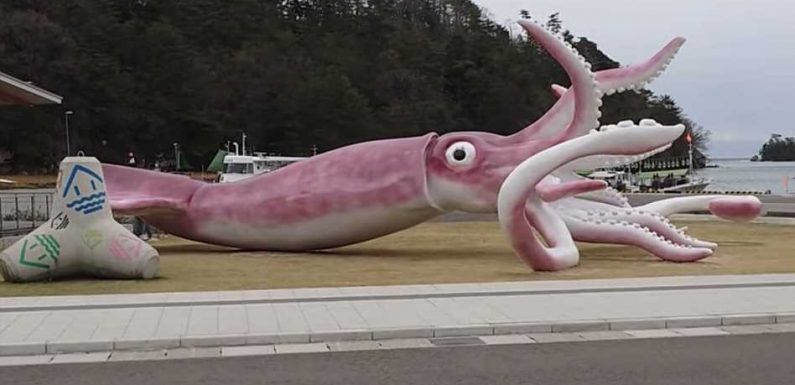 Japanese Town Hopes $274,000 Statue of Gigantic Squid Will Draw Tourists