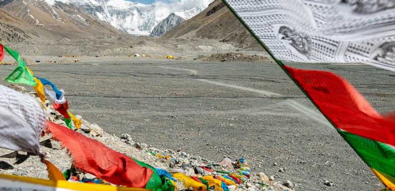 Tibetan Side of Mount Everest Closes Amid Concerns of COVID-19 Outbreak in Nepal