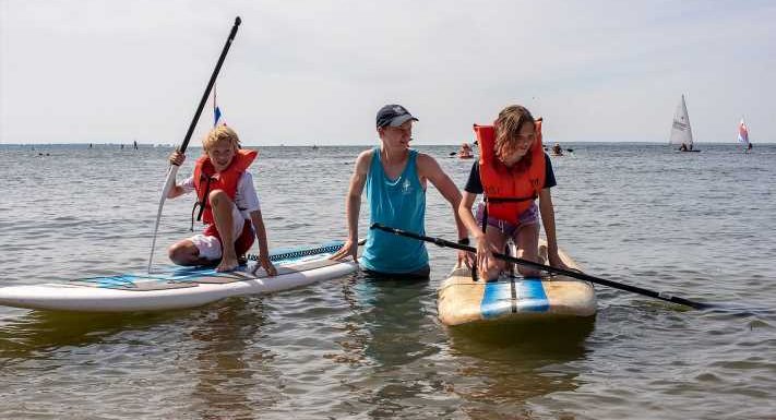 Summer weather spurs searches for amusement parks, paddleboarding, July 4th fireworks