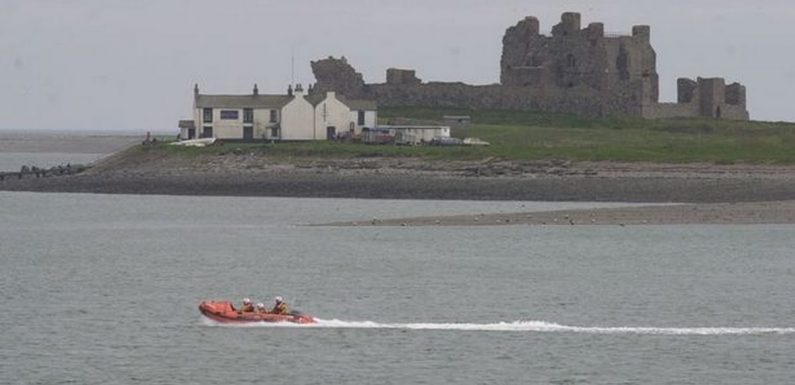 Tiny island has just a pub and 3 houses – you can stay there for price of pint