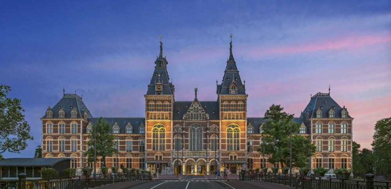 Uniworld adds nighttime excursions on its 2022 Europe cruises