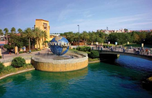 Universal theme parks come roaring back in Q4