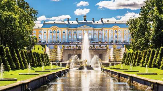 Tour operators cancel Russia and Ukraine trips