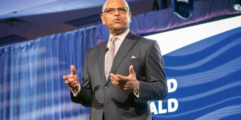 Arnold Donald to step down as Carnival Corp. CEO in August: Travel Weekly