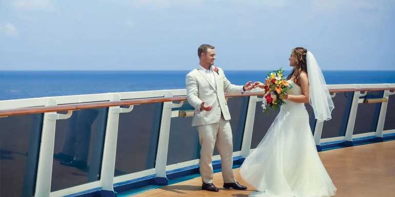 Carnival Cruise Line reopens wedding program: Travel Weekly