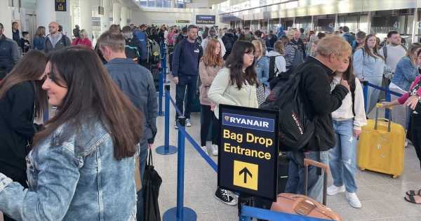 Ryanair leaves couple borrowing clothes for wedding & child without insulin