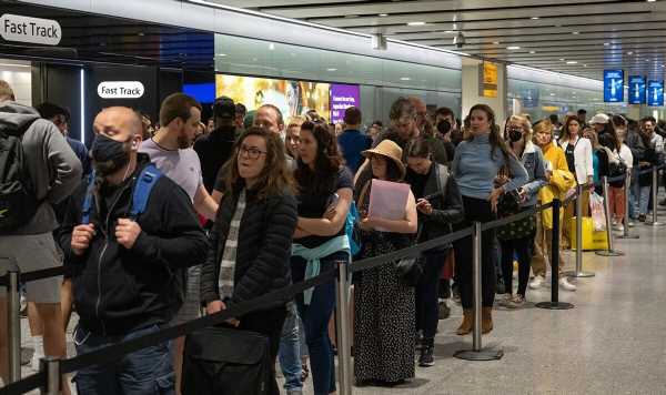 Rage as Brits stuck in airport queue for 3h while EU travellers get preferential treatment