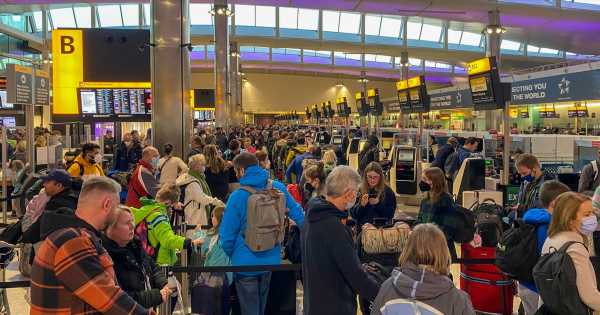 Ryanair boss warns Brits to avoid flying on certain days as chaos continues