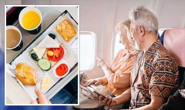 Elderly passengers should eat 3 foods on plane to avoid ‘dangerous’ situation