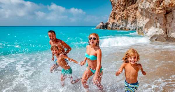 Expert’s tips for cheap family holidays – clear cookies and time when you book