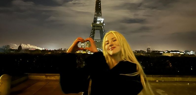Lass on first date spontaneously flies to Paris to sip Champagne at Eiffel Tower