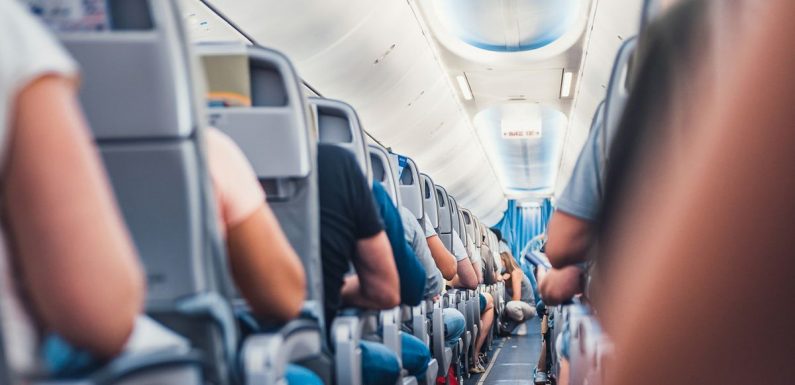 Mum praised for using ‘right way’ to switch plane seats with another passenger