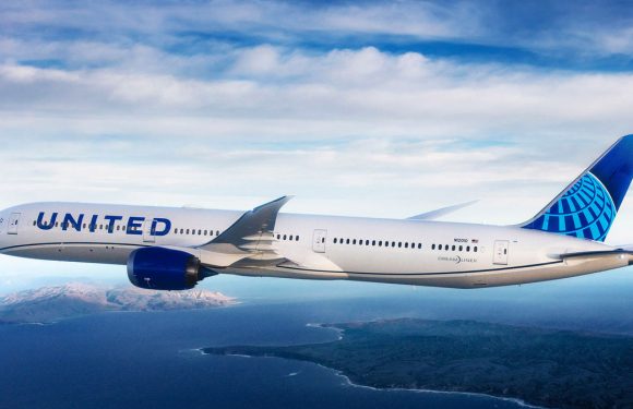 After record 787 order, United claims to be the U.S. 'de facto flag carrier'