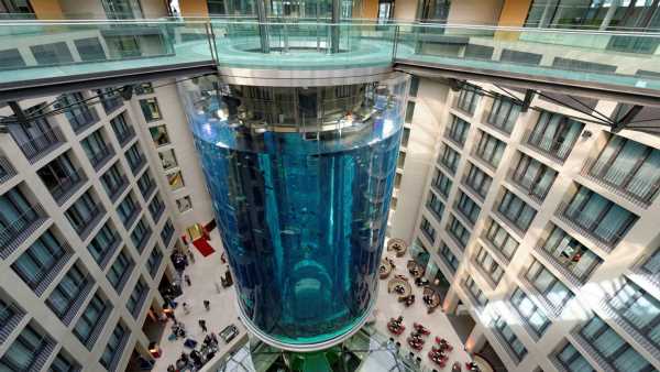 Lobby aquarium bursts at Radisson Collection hotel in Berlin