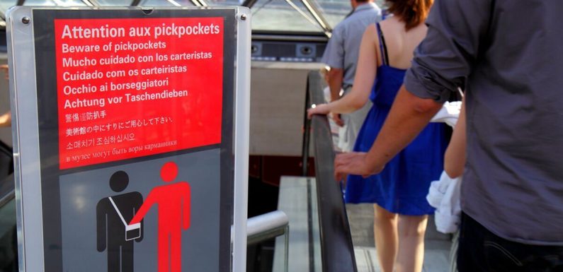 Paris expat warns tourists of ‘seemingly innocent’ pickpocket tactic