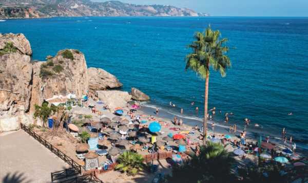 Spanish holiday region advises visitors to wear masks inside