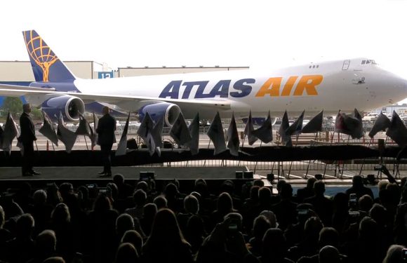 Boeing delivers its final 747 jumbo jet