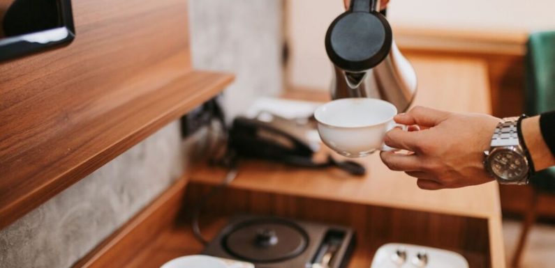 Hotel guests divided as some say kettle is never clean