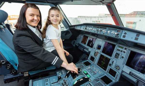 easyJet staff bring their daughters to work – to highlight STEM jobs