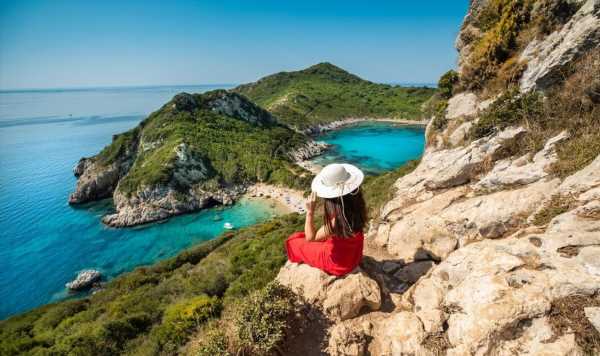 Tips to get a cheap holiday to Greece for summer 2023