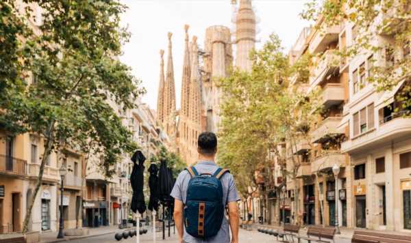 Barcelona shop warns tourists they’ll be charged for not buying anything