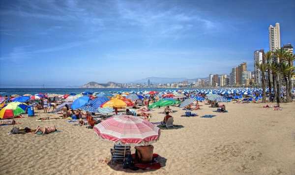 British holidaymakers face fines despite lifting of Spanish smoking ban