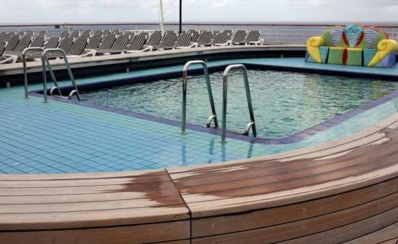 Cruise guest moans about ‘too small’ swimming pool which was ‘chaos’