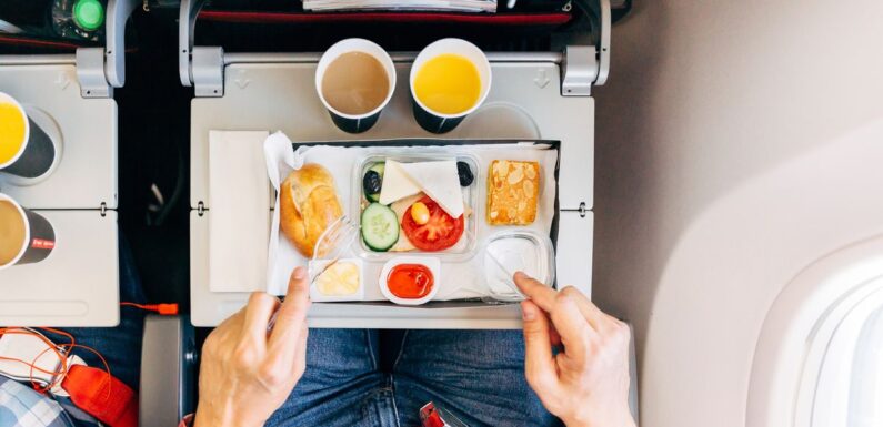 Flight attendant says she always packs three foods for a flight