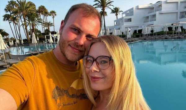 Furious couple banned from flight after being wrongly accused of vaping