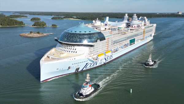 Incredible video shows world's biggest cruise ship  out on the water