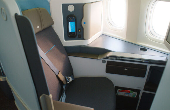 KLM's Boeing 777s are getting new seats in business class