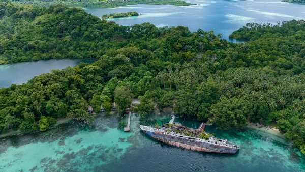 Pictured: The eerie wreck of a cruise ship in a tropical paradise