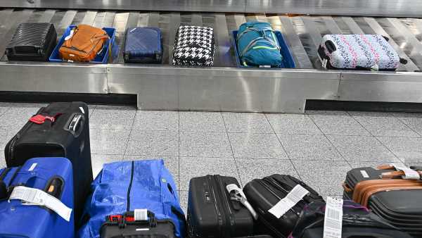 Travel expert's top tip for preventing lost luggage on holiday